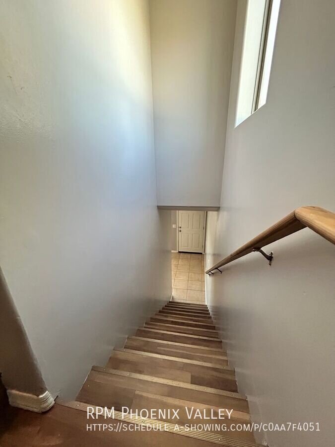 COMING SOON.... 3 Bed/2 Bath Townhome *NO* Carpet End Unit *ALL* Appliances! property image