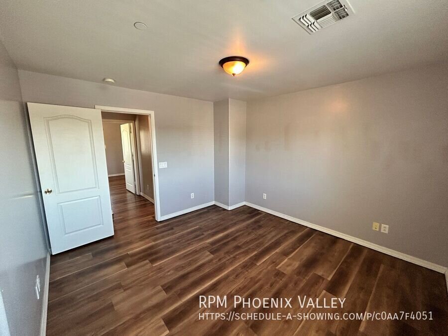 COMING SOON.... 3 Bed/2 Bath Townhome *NO* Carpet End Unit *ALL* Appliances! property image
