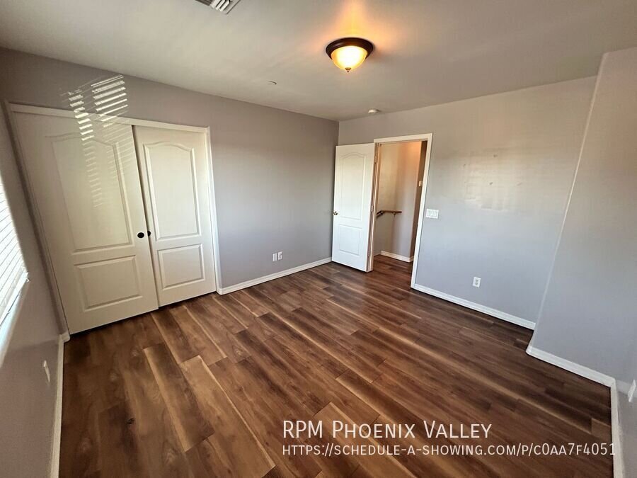 COMING SOON.... 3 Bed/2 Bath Townhome *NO* Carpet End Unit *ALL* Appliances! property image