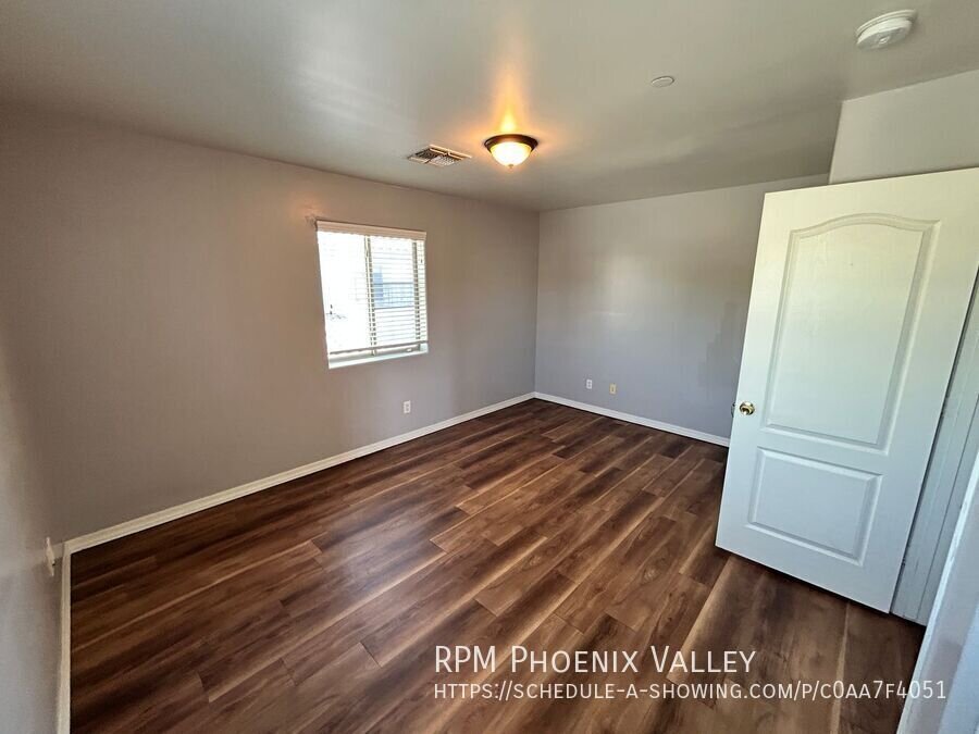 COMING SOON.... 3 Bed/2 Bath Townhome *NO* Carpet End Unit *ALL* Appliances! property image