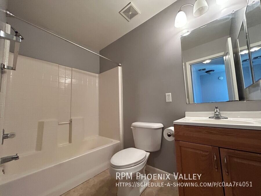 COMING SOON.... 3 Bed/2 Bath Townhome *NO* Carpet End Unit *ALL* Appliances! property image