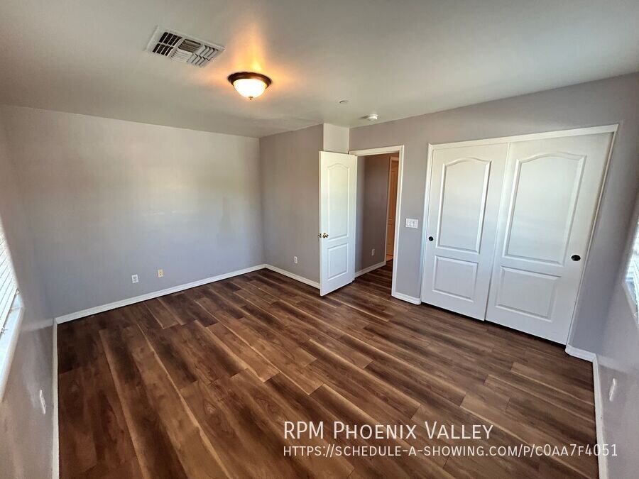 COMING SOON.... 3 Bed/2 Bath Townhome *NO* Carpet End Unit *ALL* Appliances! property image