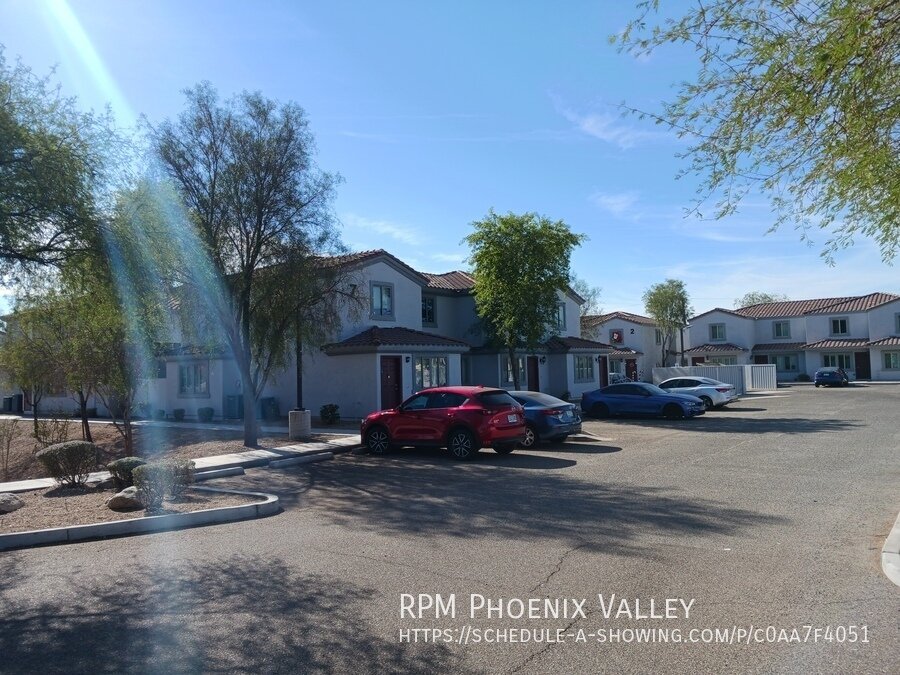 COMING SOON.... 3 Bed/2 Bath Townhome *NO* Carpet End Unit *ALL* Appliances! property image