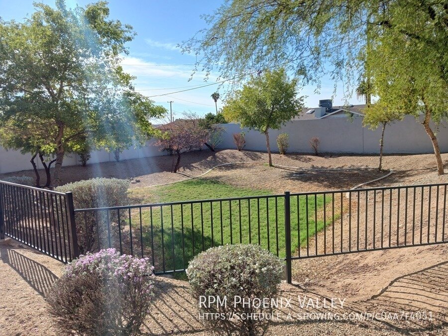 COMING SOON.... 3 Bed/2 Bath Townhome *NO* Carpet End Unit *ALL* Appliances! property image