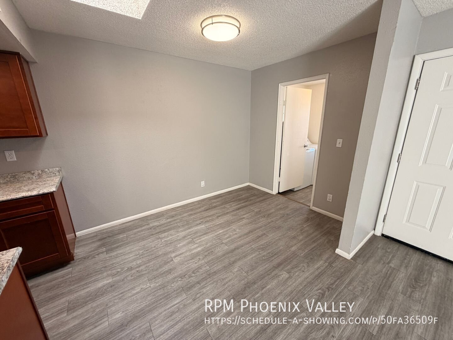 Updated Single Story 2x2 Glendale Unit With No Carpet property image