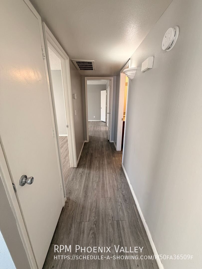 Updated Single Story 2x2 Glendale Unit With No Carpet property image