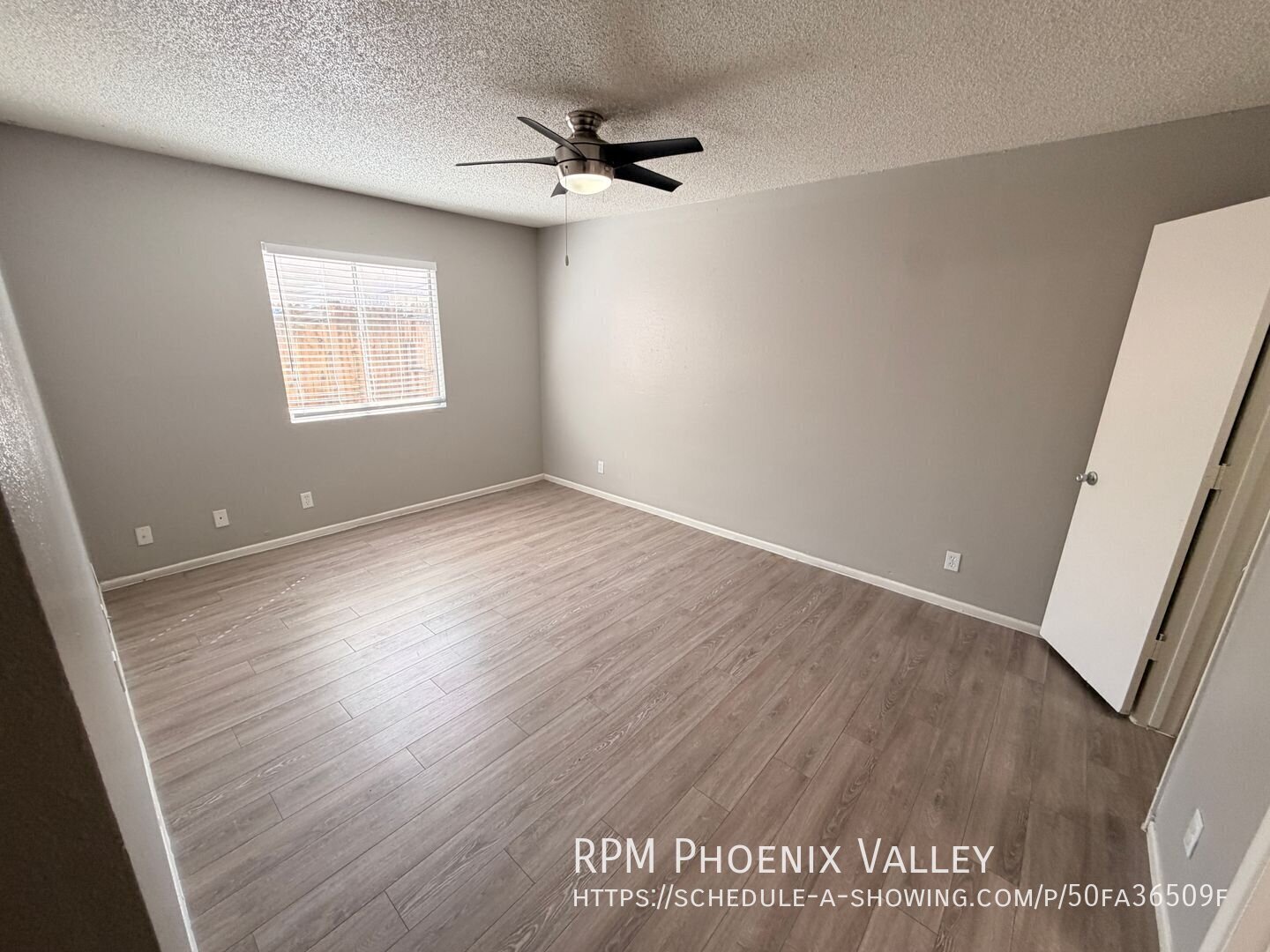 Updated Single Story 2x2 Glendale Unit With No Carpet property image