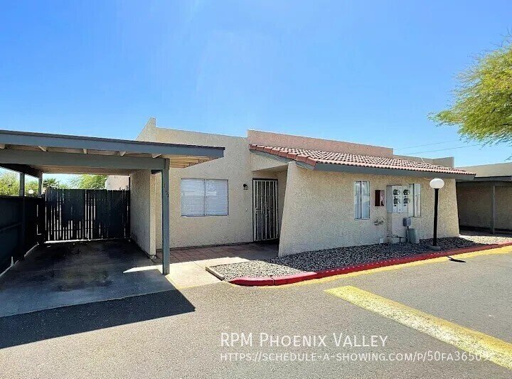 Updated Single Story 2x2 Glendale Unit With No Carpet property image